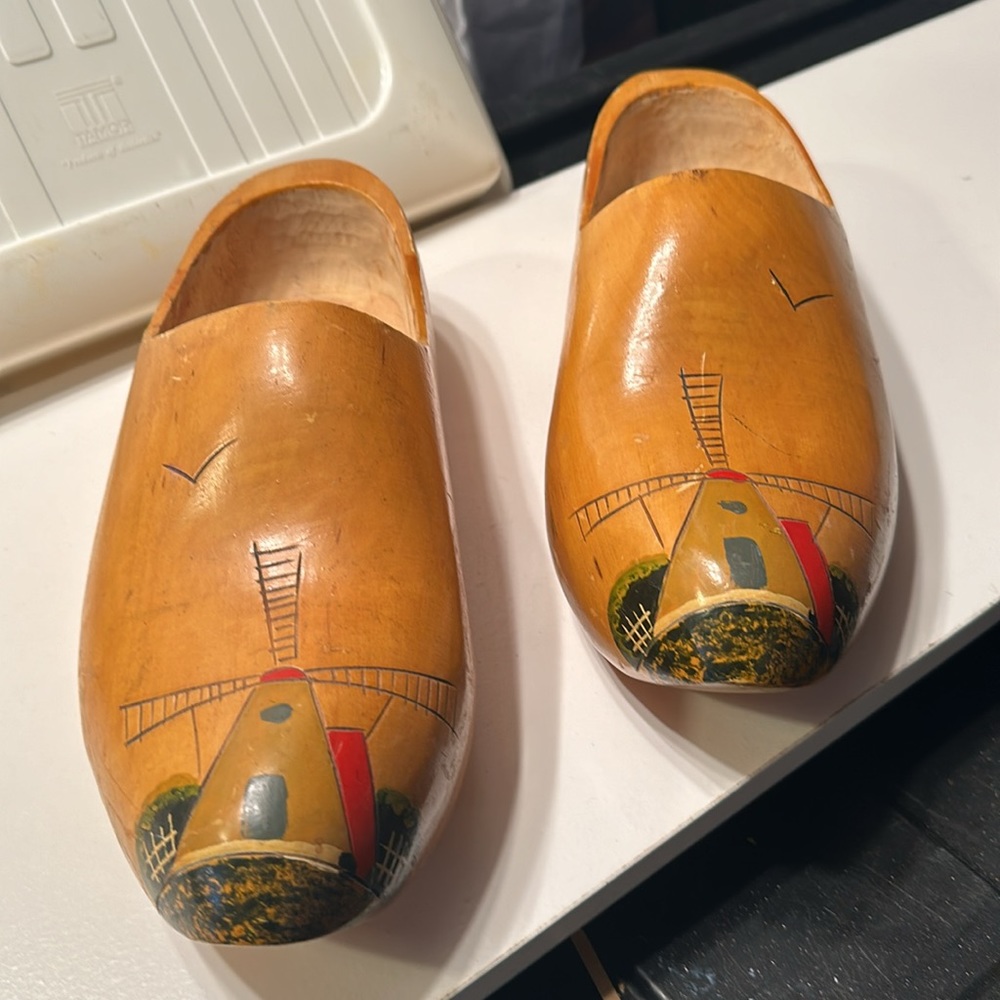 Vintage Wooden Hand-Painted Dutch Clogs (6) - Picture 12 of 12